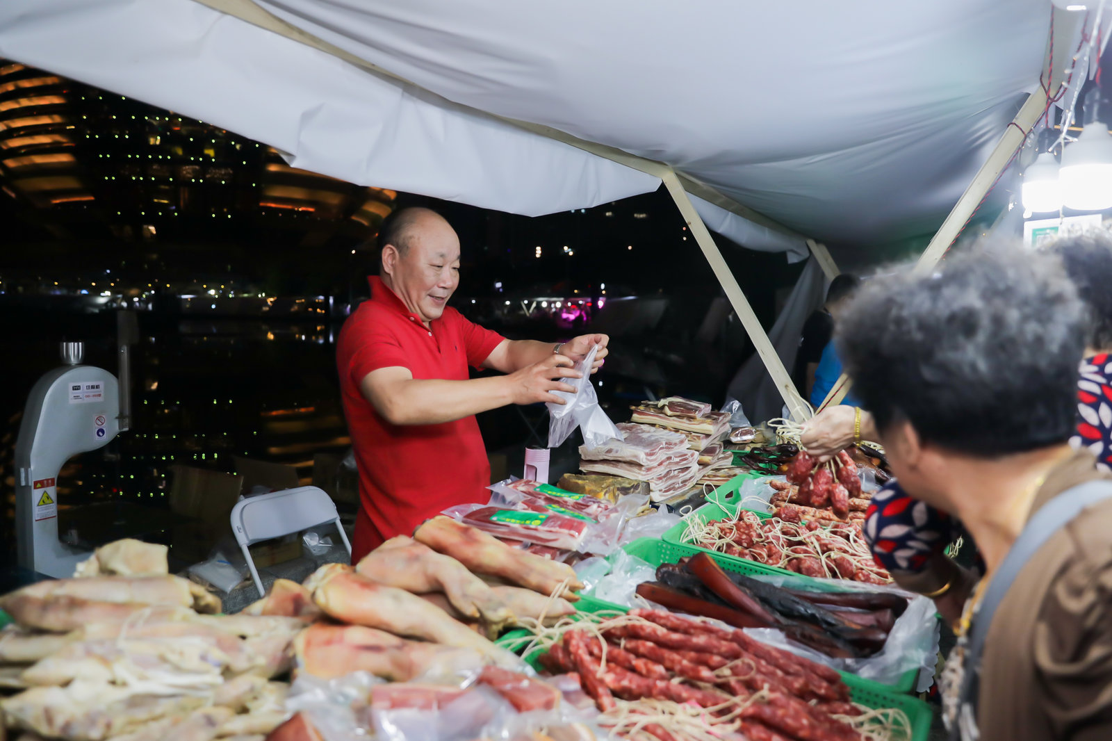 �����ں����S��ҹ�в�ُ�r(n��ng)�a(ch��n)Ʒ