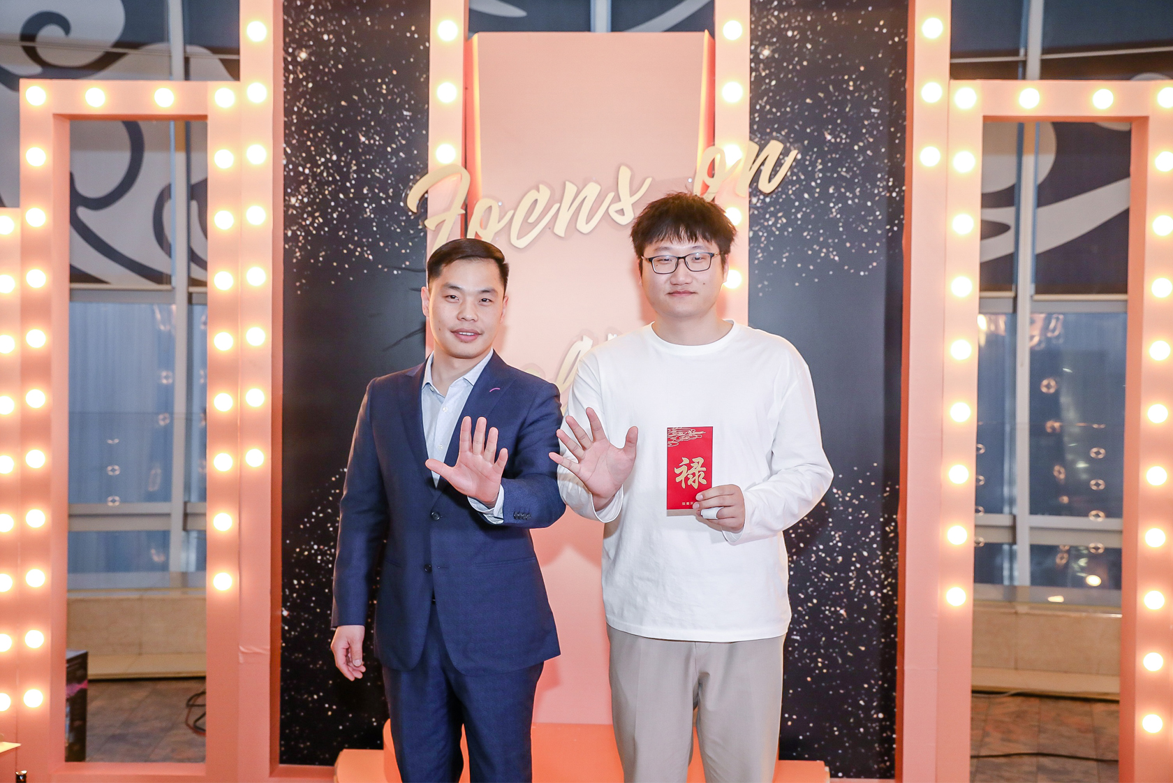 ���򵹵�һ�����(du��)�����I(l��ng)��(ji��ng)