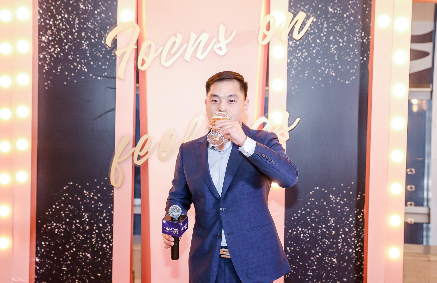 �����e��ף��