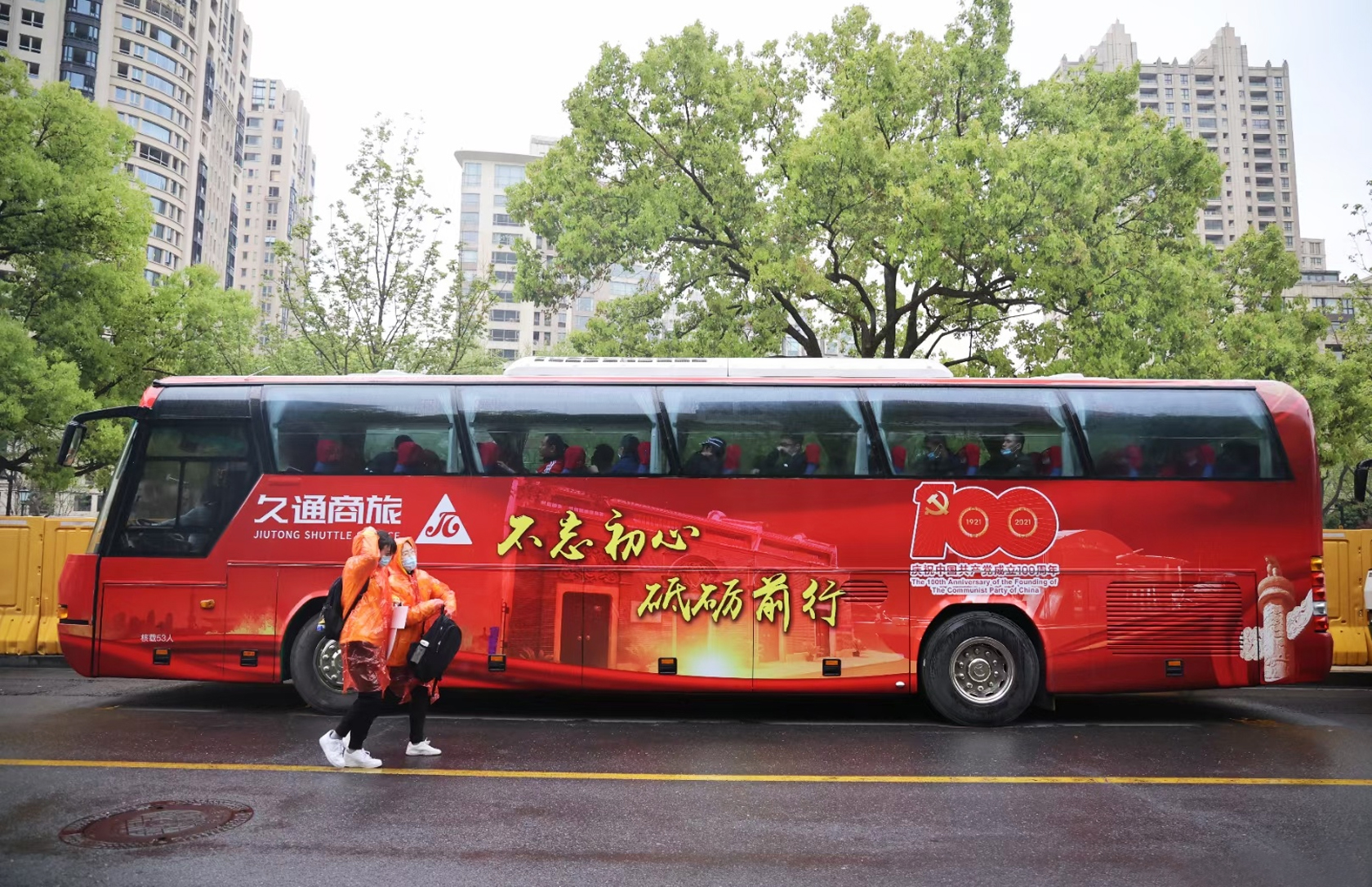 �����h100���ꡱ�֘ӵļtɫ���Ό�(zhu��n)܇(ch��)