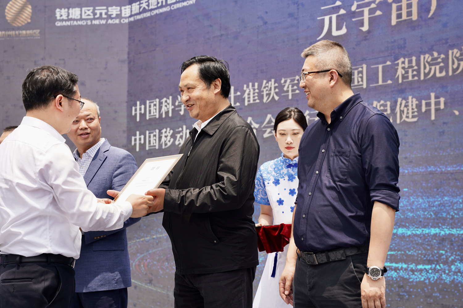 �Ї��Ƅ�(d��ng)ͨ��(li��n)�ϕ�(hu��)��(zh��)�Е�(hu��)�L�߽��г�ϯ���(d��ng)