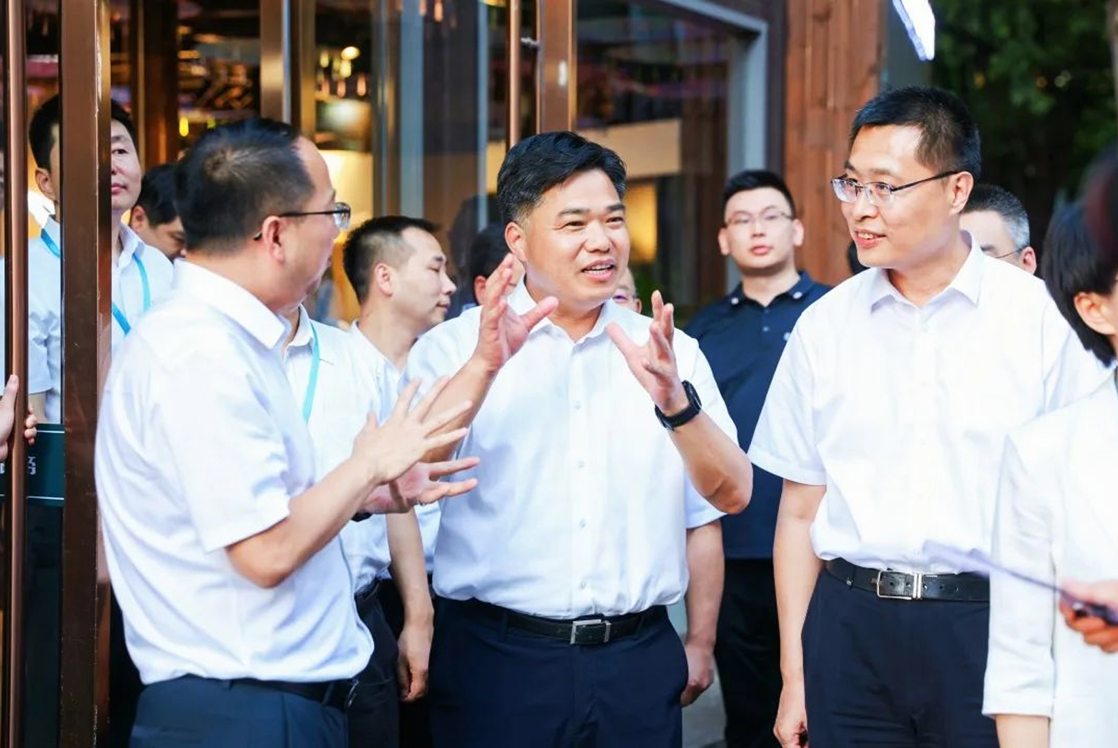 ��ϯ����(d��ng)�xʽ���(d��ng)��һ���I(l��ng)��(d��o)���������օ��^