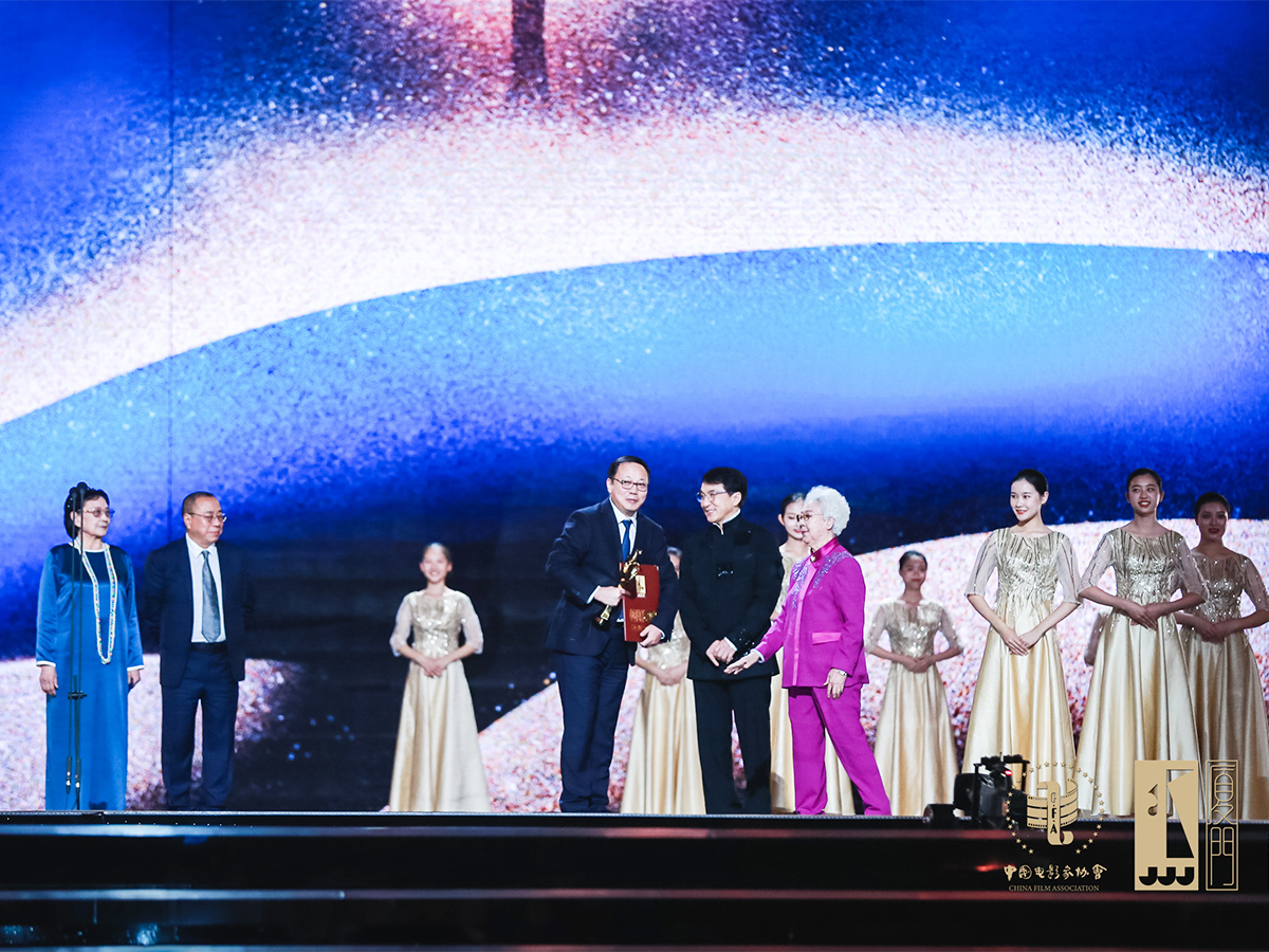 ���e��@��(ji��ng)?w��)��C��(ji��ng)