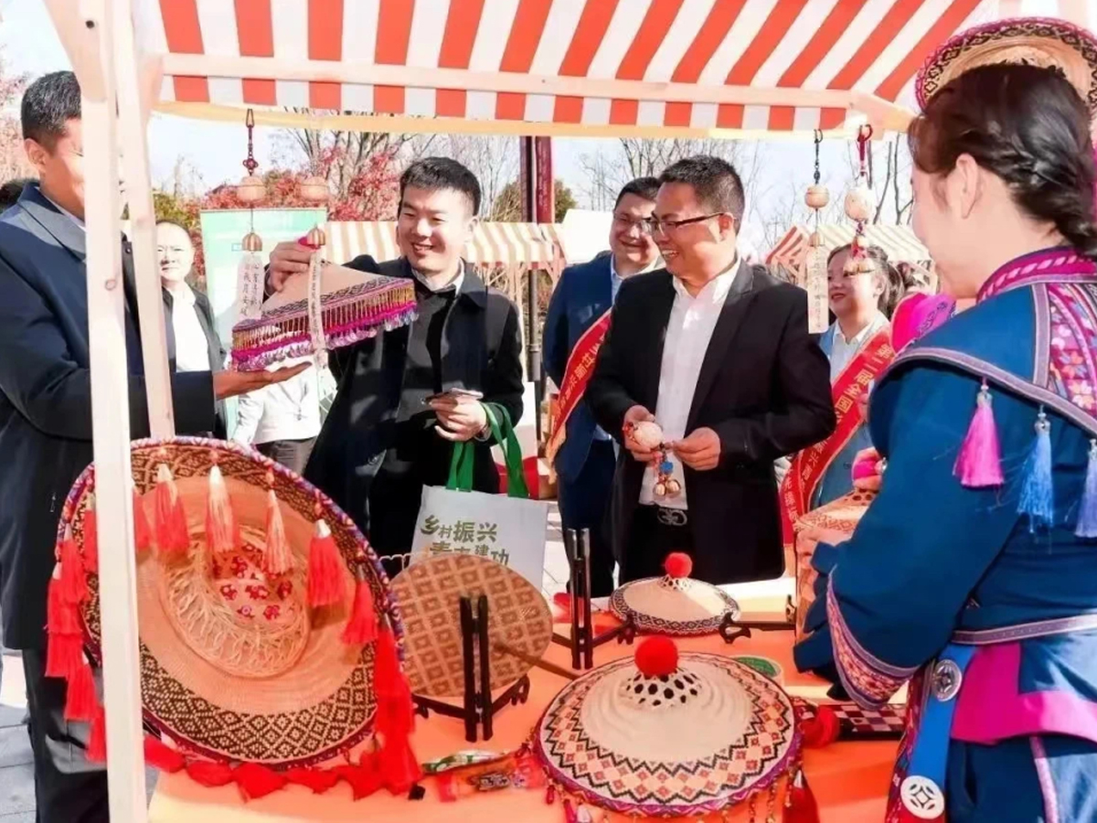 ���l(xi��ng)�����d�������h�����}չ