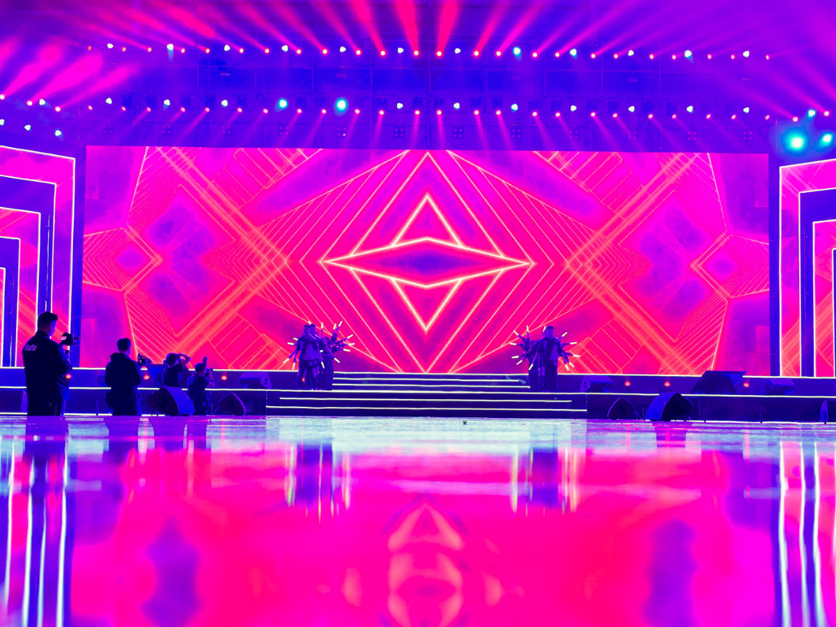 年會(huì)盛典表演現(xiàn)場(chǎng)