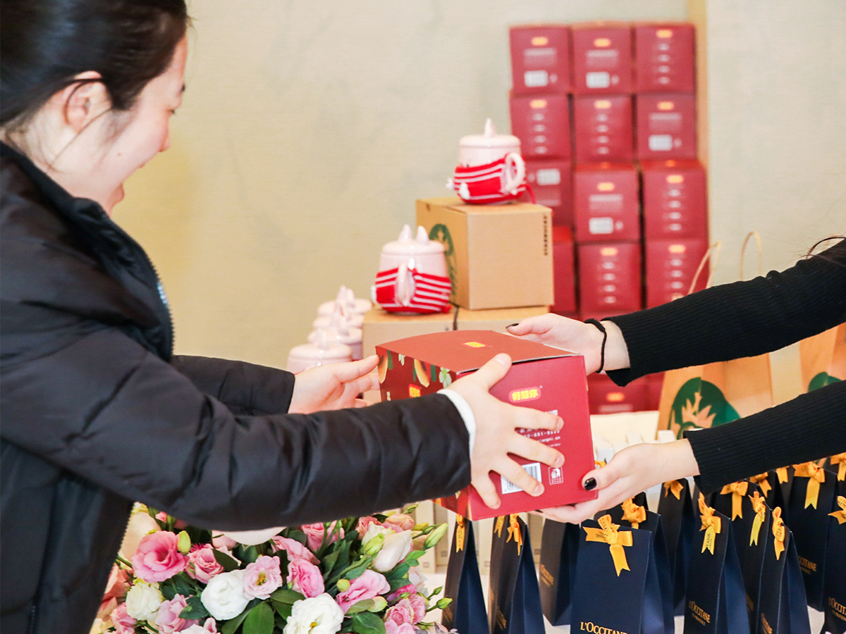 贈(zèng)送年會(huì)禮品