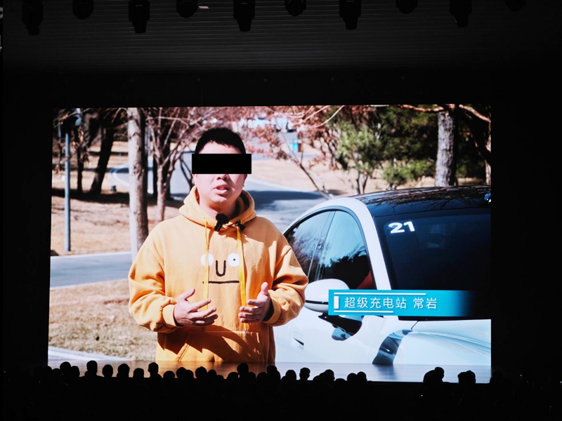 С��SU7��܇�l(f��)����(hu��)�F(xi��n)����(chu��ng)��ҕ�l�����˱�����܇��ý�w�����c(di��n)�u(p��ng)����