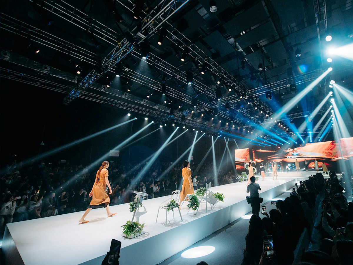 時(shí)尚晚會(huì)走秀環(huán)節(jié)