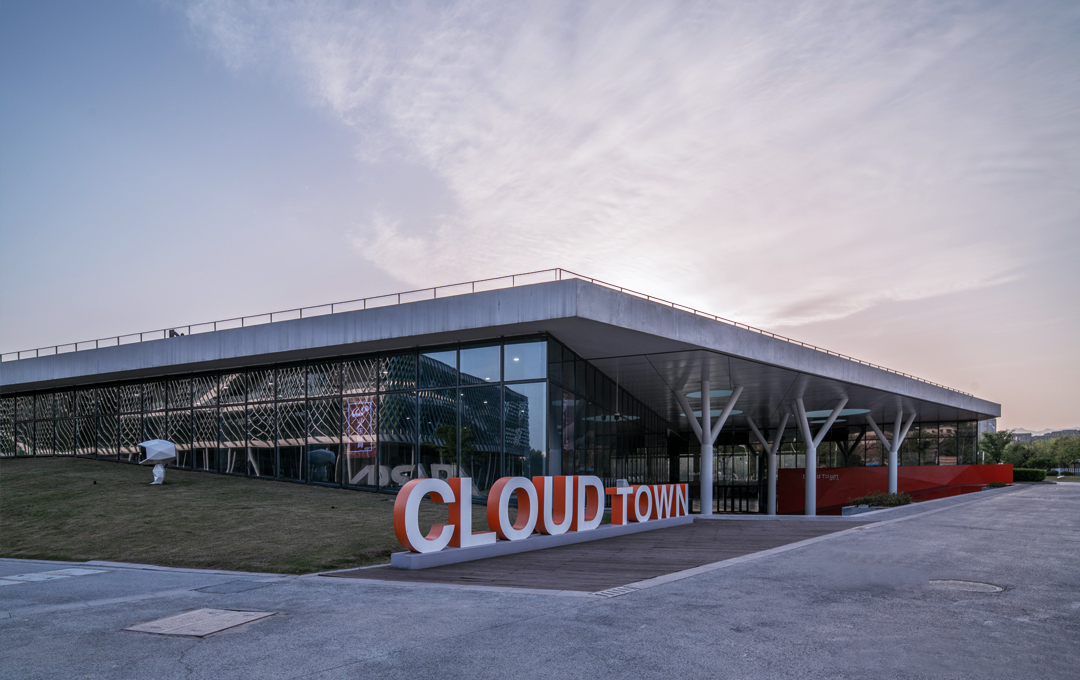 �Ɨ�С�(zh��n)���H��չ����